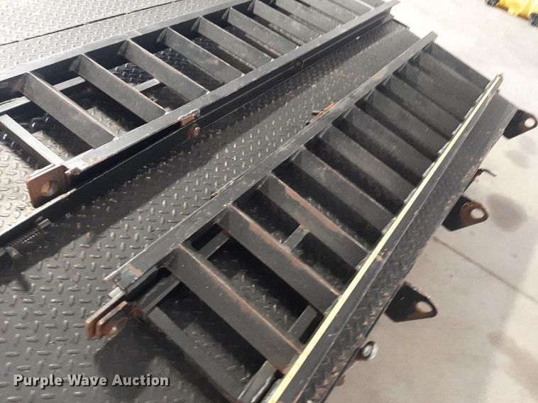 image for item KD9253 2006 Titan  equipment trailer