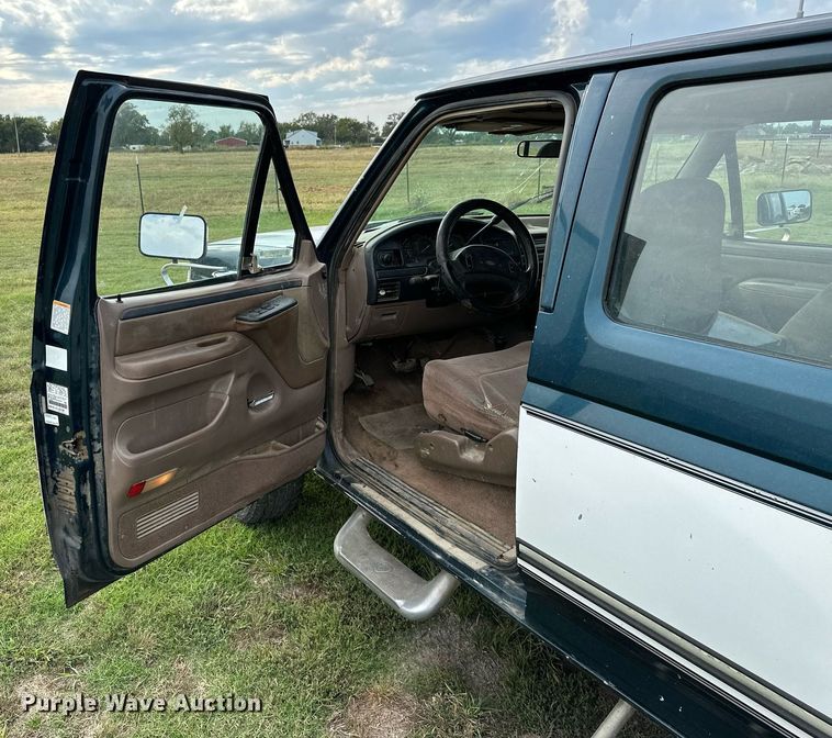 image for item KT9305 1997 Ford F250 Heavy Duty  Crew Cab pickup truck