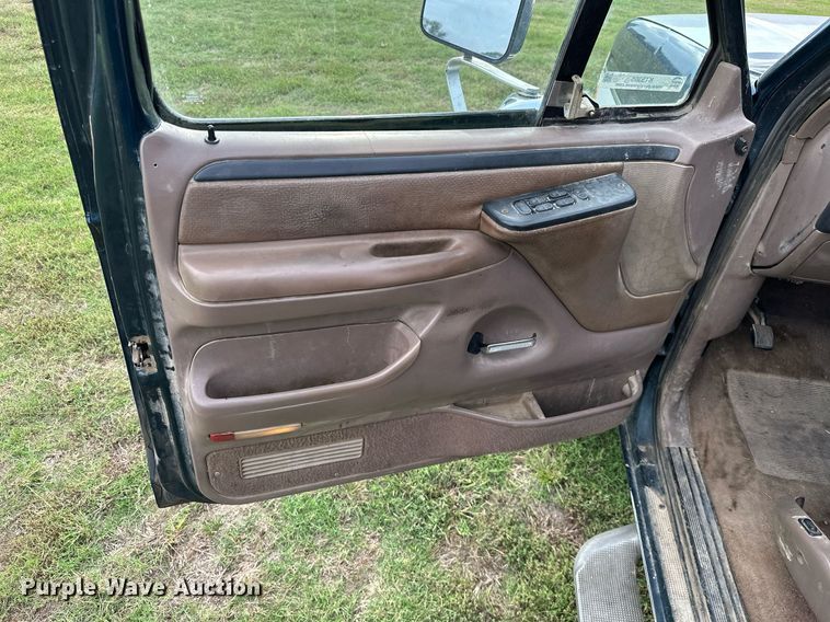 image for item KT9305 1997 Ford F250 Heavy Duty  Crew Cab pickup truck