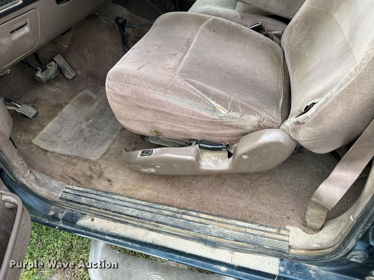 image for item KT9305 1997 Ford F250 Heavy Duty  Crew Cab pickup truck