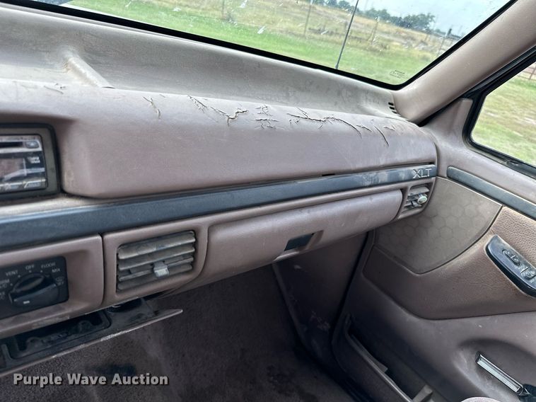 image for item KT9305 1997 Ford F250 Heavy Duty  Crew Cab pickup truck