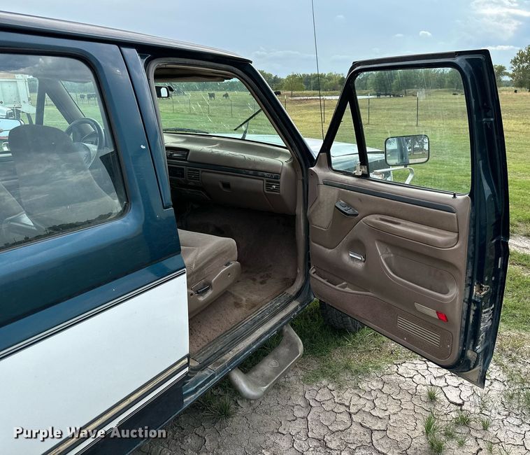 image for item KT9305 1997 Ford F250 Heavy Duty  Crew Cab pickup truck