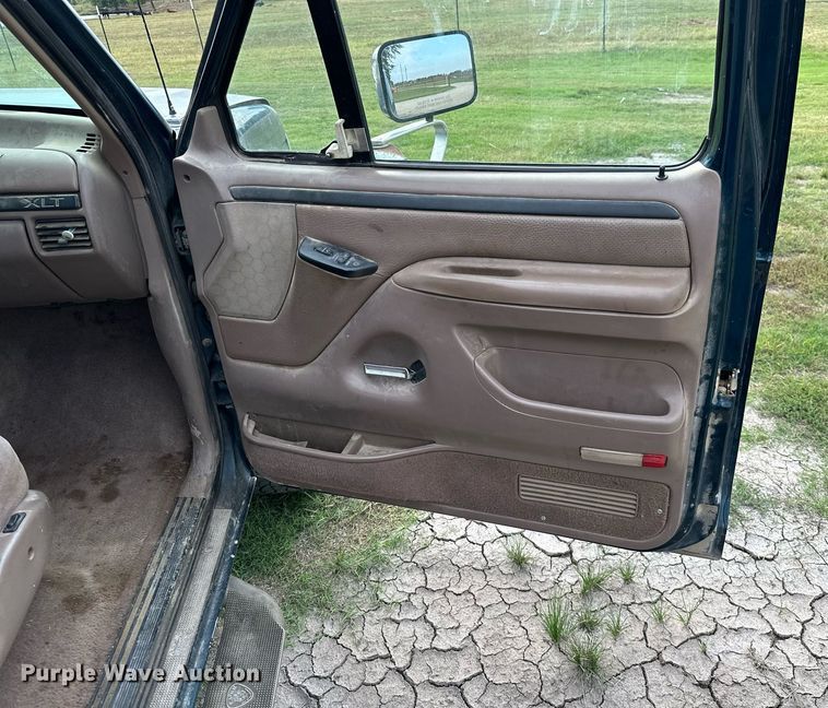 image for item KT9305 1997 Ford F250 Heavy Duty  Crew Cab pickup truck