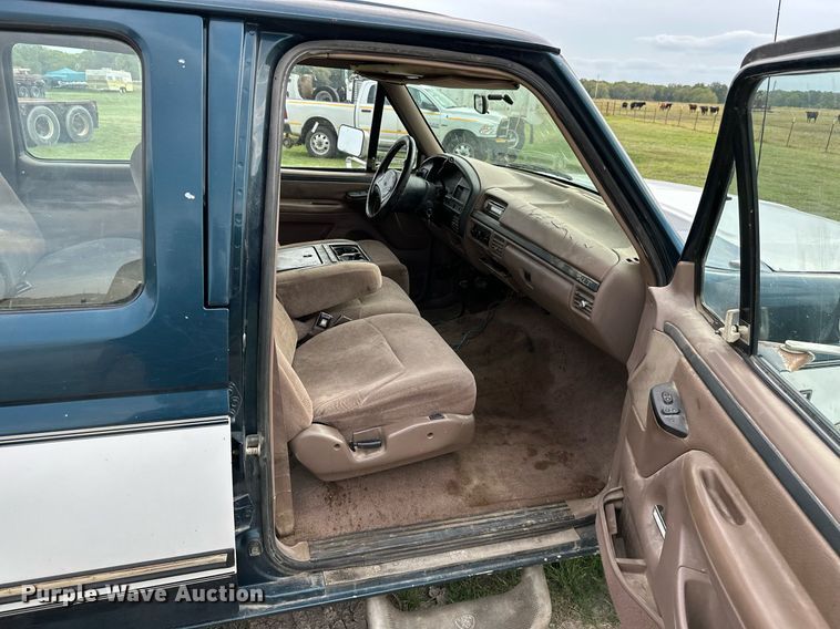 image for item KT9305 1997 Ford F250 Heavy Duty  Crew Cab pickup truck