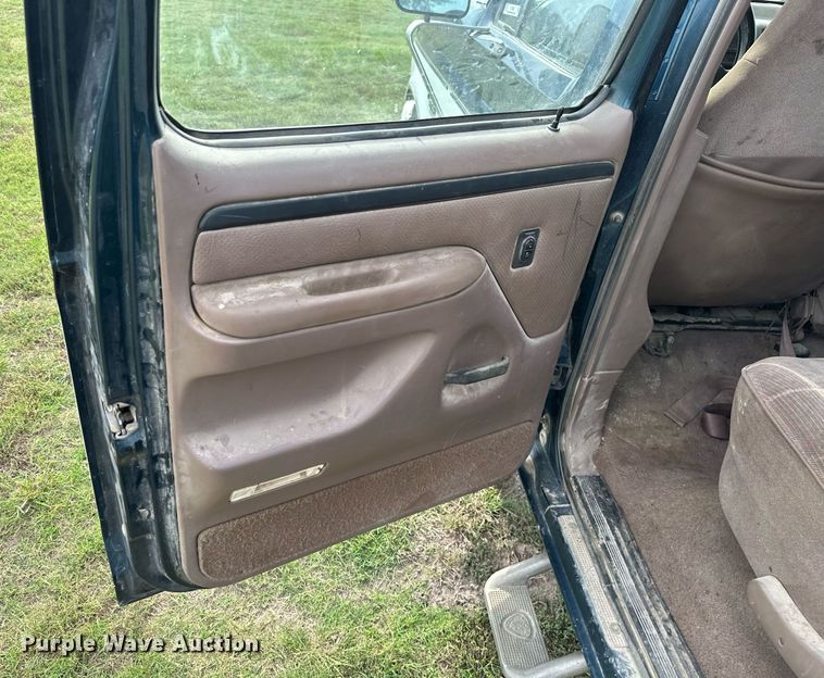 image for item KT9305 1997 Ford F250 Heavy Duty  Crew Cab pickup truck