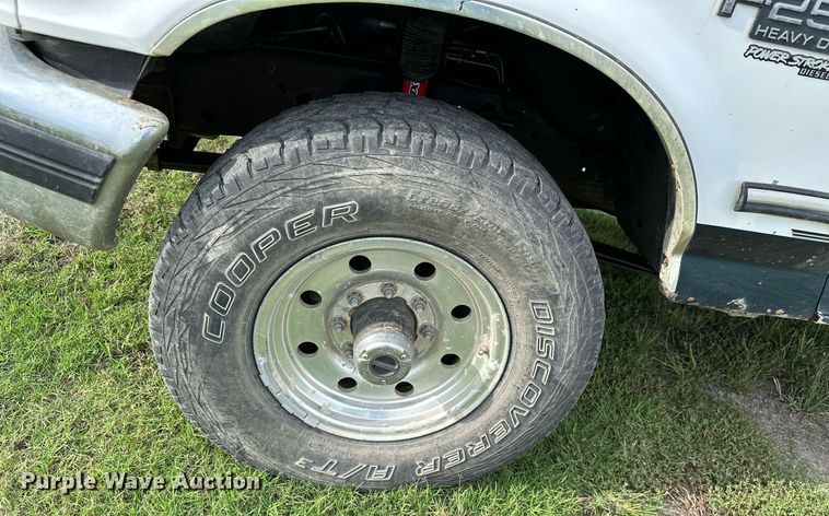 image for item KT9305 1997 Ford F250 Heavy Duty  Crew Cab pickup truck