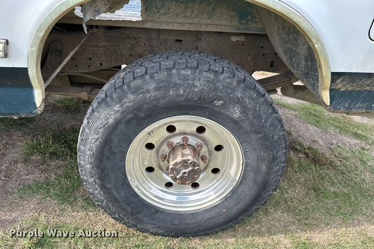 image for item KT9305 1997 Ford F250 Heavy Duty  Crew Cab pickup truck