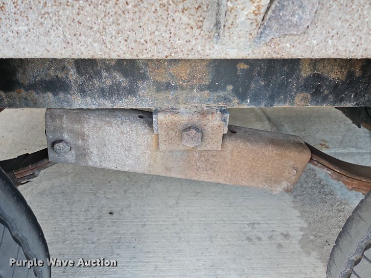 image for item LB9544 2015 H&H  utility trailer