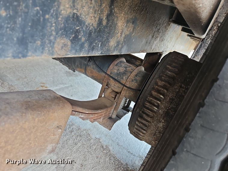 image for item LB9544 2015 H&H  utility trailer