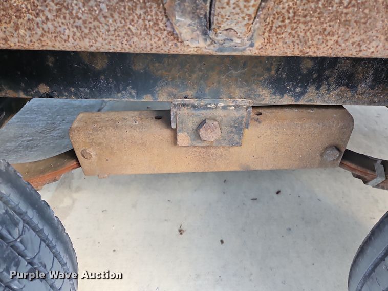 image for item LB9544 2015 H&H  utility trailer