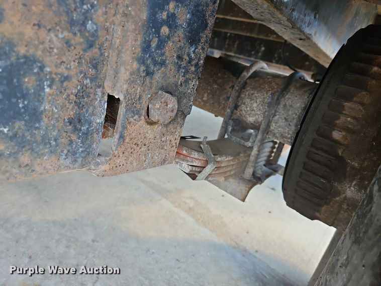 image for item LB9544 2015 H&H  utility trailer