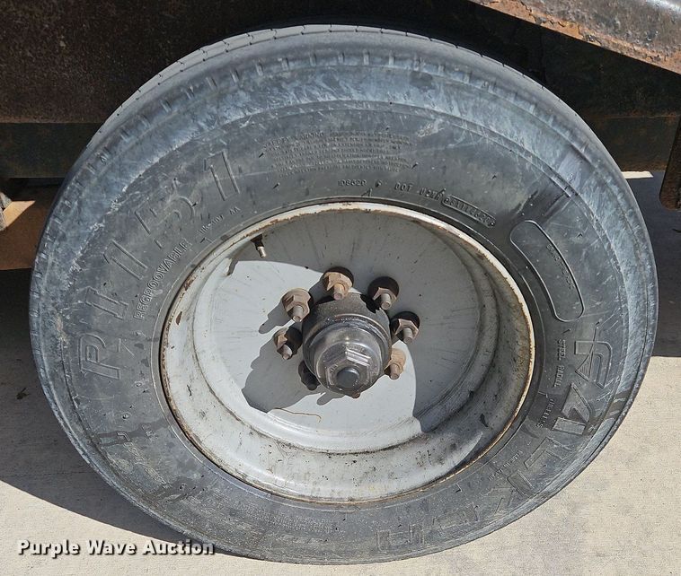 image for item LB9544 2015 H&H  utility trailer