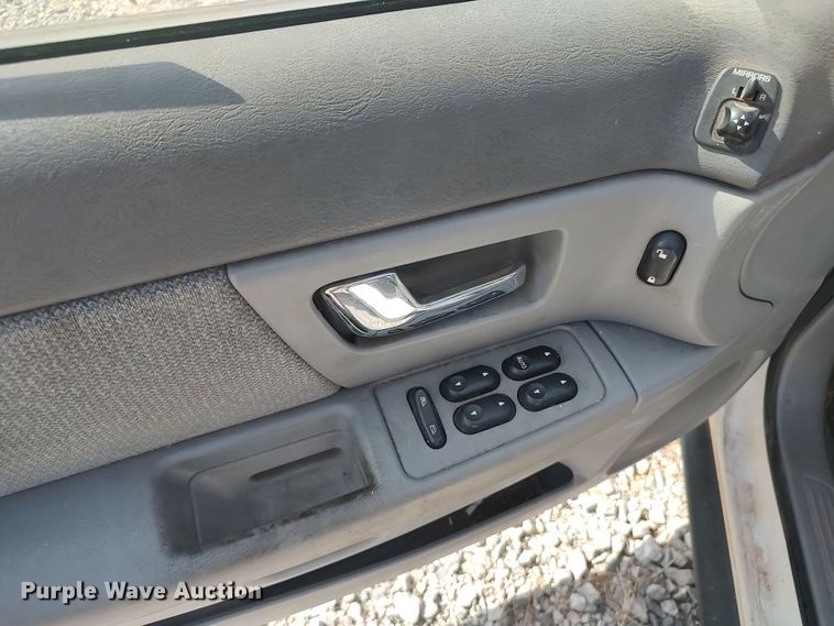 image for item LK9045 2000 Ford Taurus