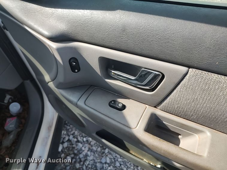 image for item LK9045 2000 Ford Taurus