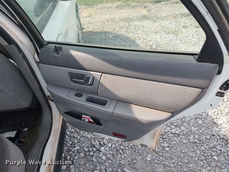 image for item LK9045 2000 Ford Taurus