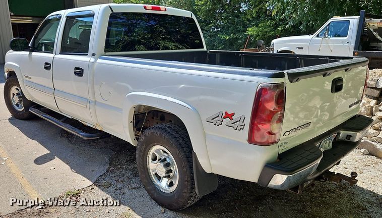 image for item LM9157 2003 Chevrolet Silverado 1500  Crew Cab pickup truck