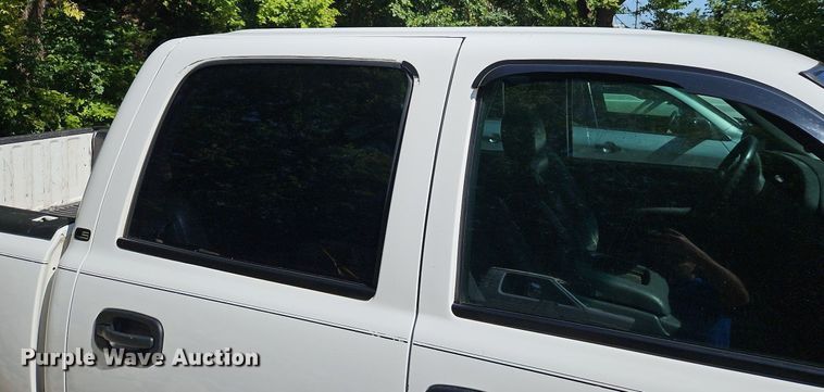 image for item LM9157 2003 Chevrolet Silverado 1500  Crew Cab pickup truck