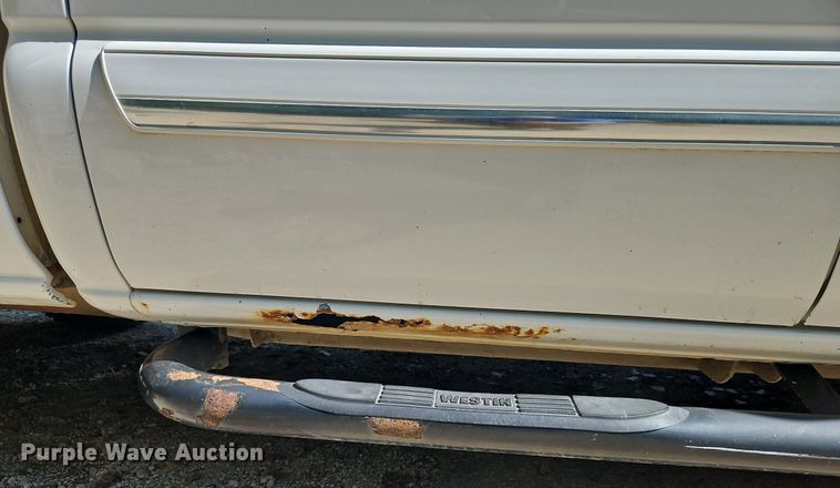 image for item LM9157 2003 Chevrolet Silverado 1500  Crew Cab pickup truck