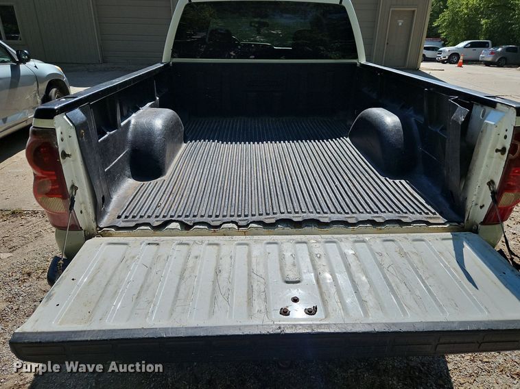 image for item LM9157 2003 Chevrolet Silverado 1500  Crew Cab pickup truck