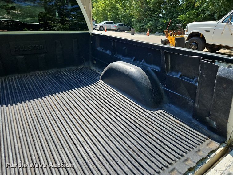 image for item LM9157 2003 Chevrolet Silverado 1500  Crew Cab pickup truck