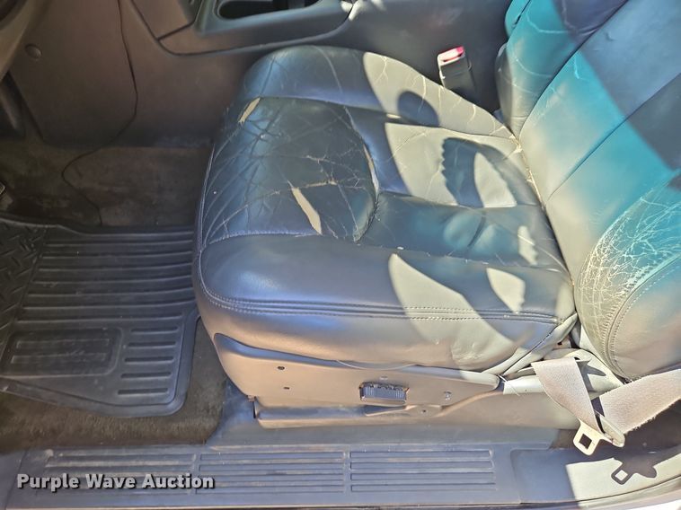 image for item LM9157 2003 Chevrolet Silverado 1500  Crew Cab pickup truck