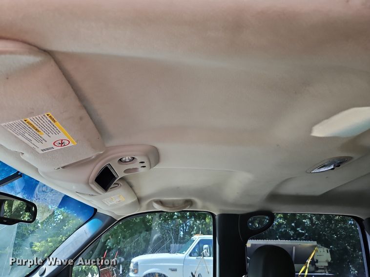 image for item LM9157 2003 Chevrolet Silverado 1500  Crew Cab pickup truck