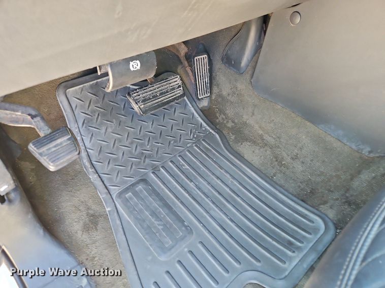 image for item LM9157 2003 Chevrolet Silverado 1500  Crew Cab pickup truck