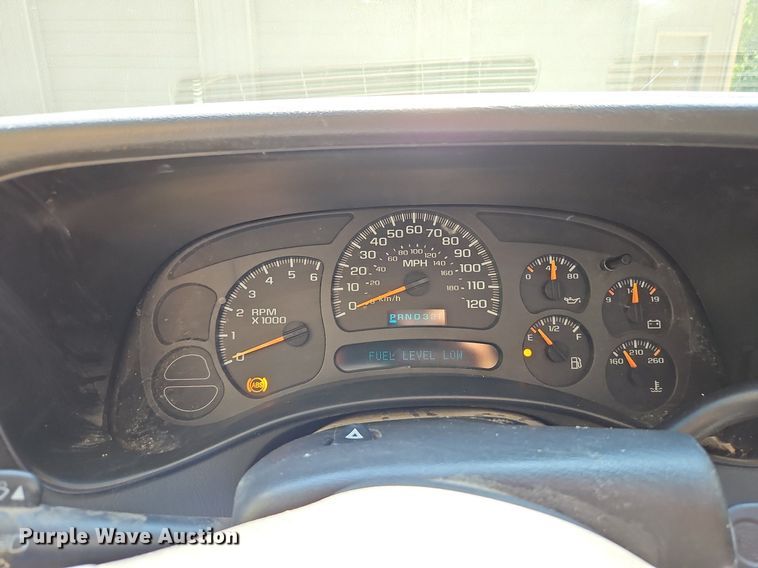 image for item LM9157 2003 Chevrolet Silverado 1500  Crew Cab pickup truck