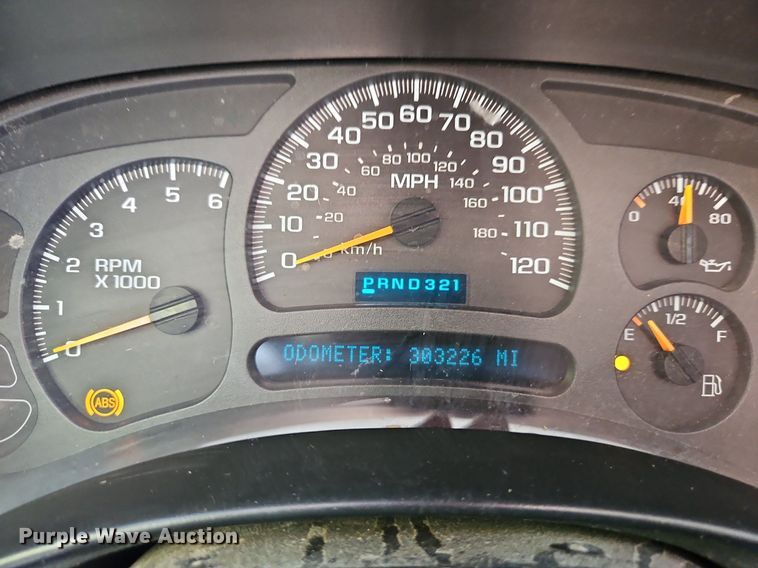 image for item LM9157 2003 Chevrolet Silverado 1500  Crew Cab pickup truck