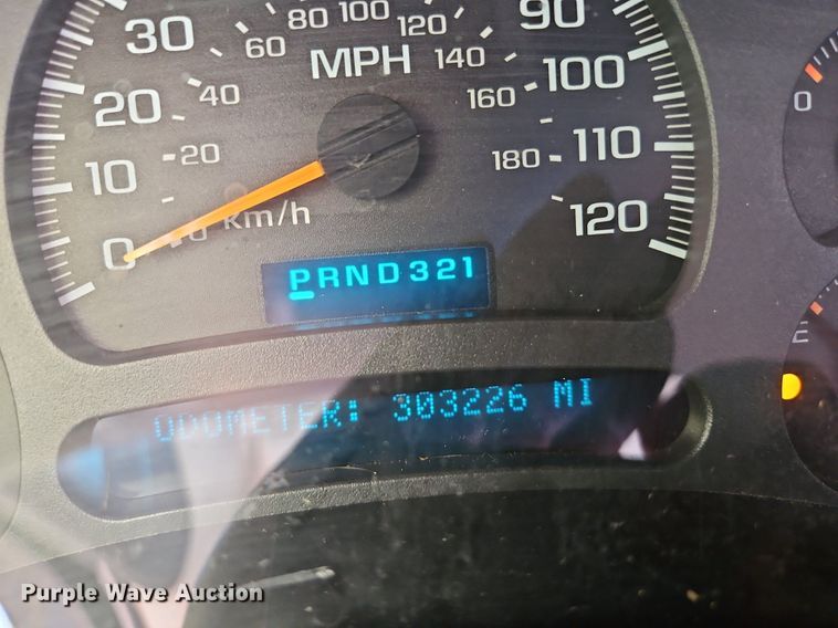 image for item LM9157 2003 Chevrolet Silverado 1500  Crew Cab pickup truck