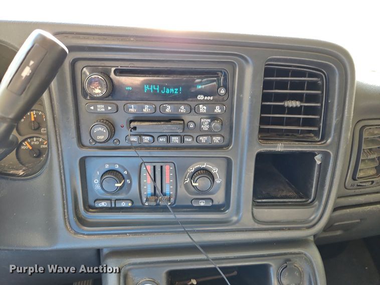 image for item LM9157 2003 Chevrolet Silverado 1500  Crew Cab pickup truck