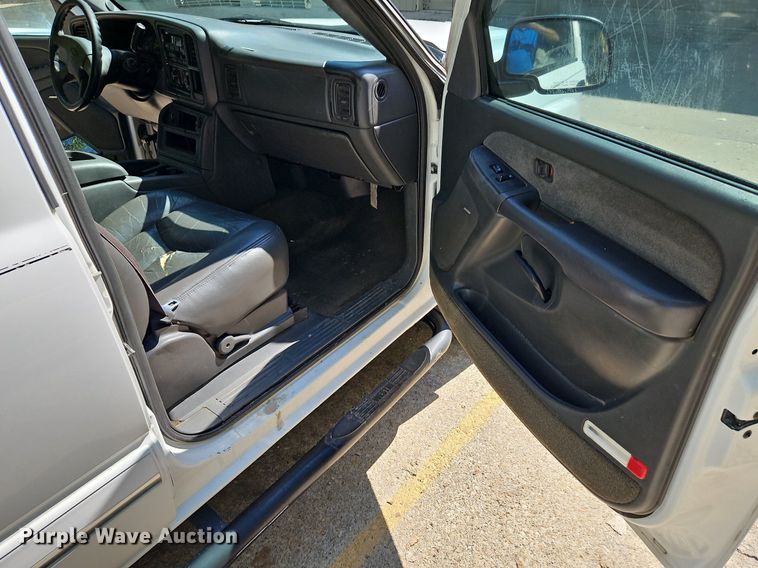 image for item LM9157 2003 Chevrolet Silverado 1500  Crew Cab pickup truck