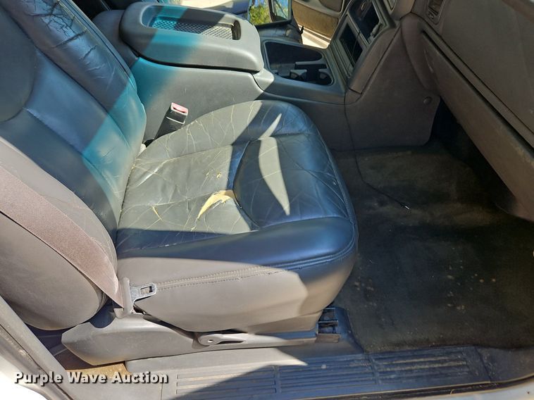 image for item LM9157 2003 Chevrolet Silverado 1500  Crew Cab pickup truck