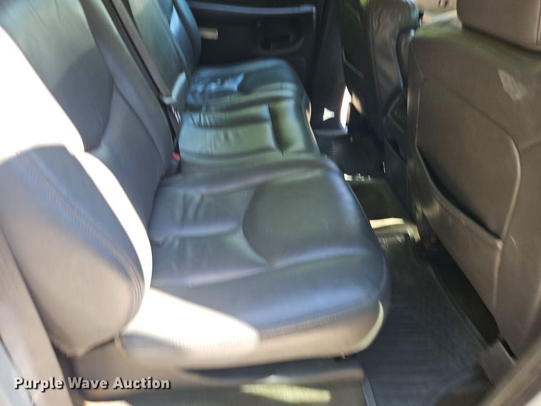 image for item LM9157 2003 Chevrolet Silverado 1500  Crew Cab pickup truck