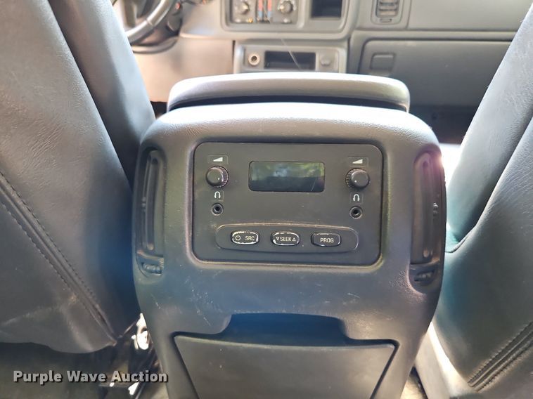 image for item LM9157 2003 Chevrolet Silverado 1500  Crew Cab pickup truck