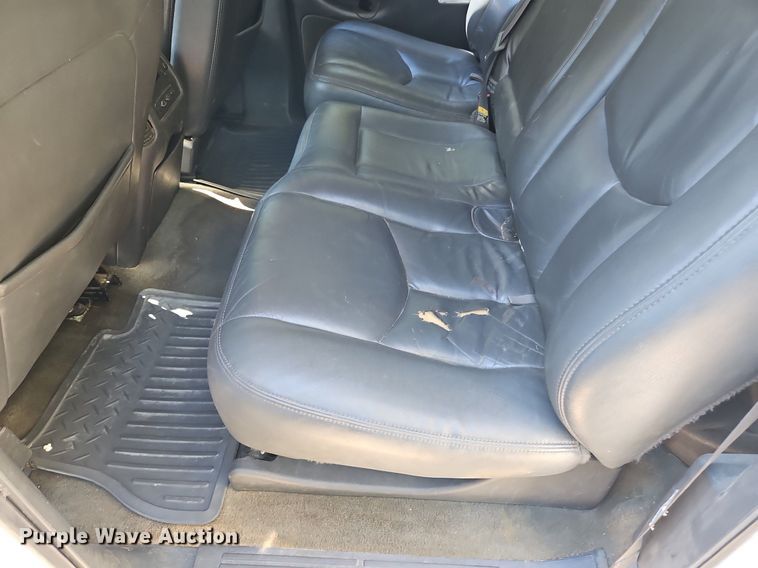 image for item LM9157 2003 Chevrolet Silverado 1500  Crew Cab pickup truck