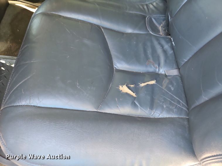 image for item LM9157 2003 Chevrolet Silverado 1500  Crew Cab pickup truck