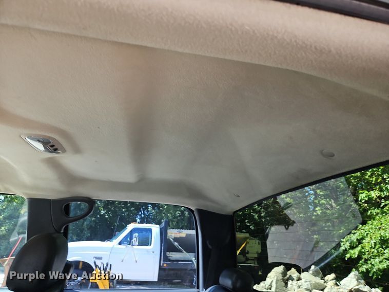 image for item LM9157 2003 Chevrolet Silverado 1500  Crew Cab pickup truck