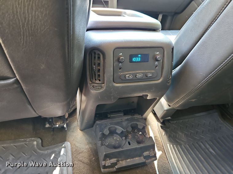 image for item LM9157 2003 Chevrolet Silverado 1500  Crew Cab pickup truck