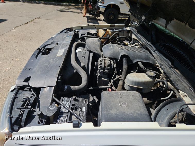 image for item LM9157 2003 Chevrolet Silverado 1500  Crew Cab pickup truck