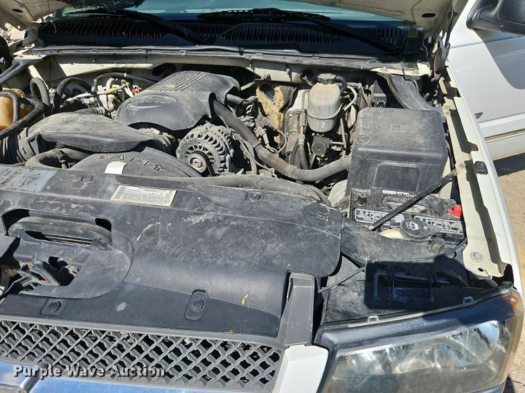 image for item LM9157 2003 Chevrolet Silverado 1500  Crew Cab pickup truck