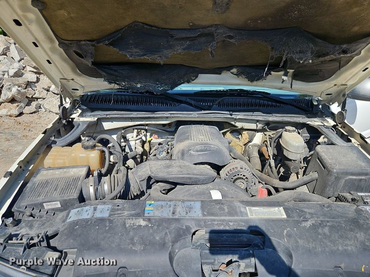 image for item LM9157 2003 Chevrolet Silverado 1500  Crew Cab pickup truck