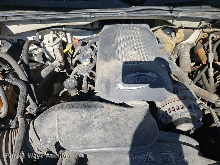 image for item LM9157 2003 Chevrolet Silverado 1500  Crew Cab pickup truck