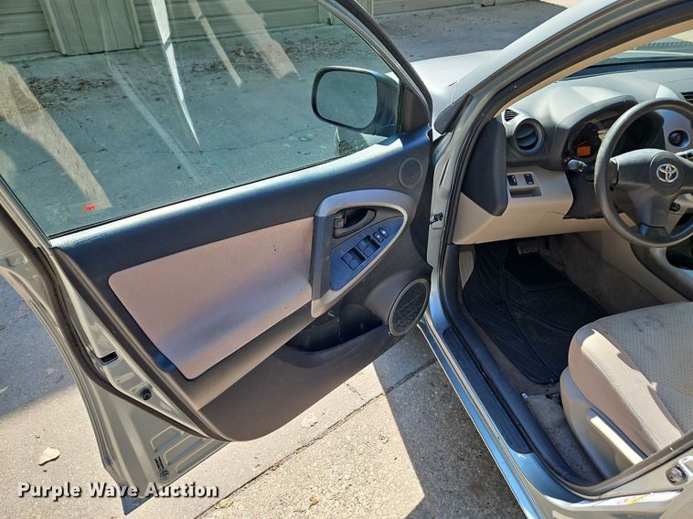 image for item LM9159 2006 Toyota RAV4  SUV