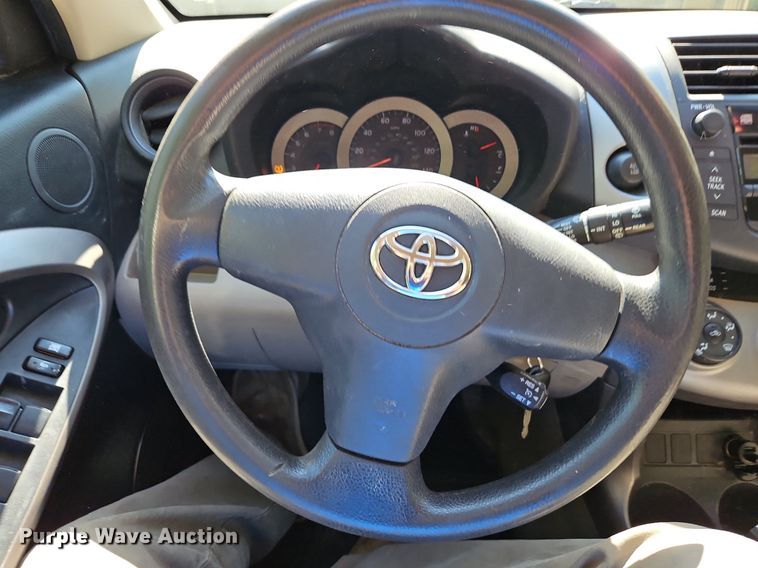 image for item LM9159 2006 Toyota RAV4  SUV