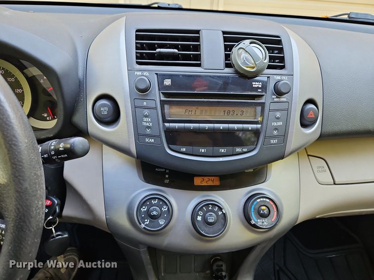 image for item LM9159 2006 Toyota RAV4  SUV