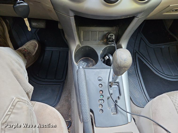 image for item LM9159 2006 Toyota RAV4  SUV