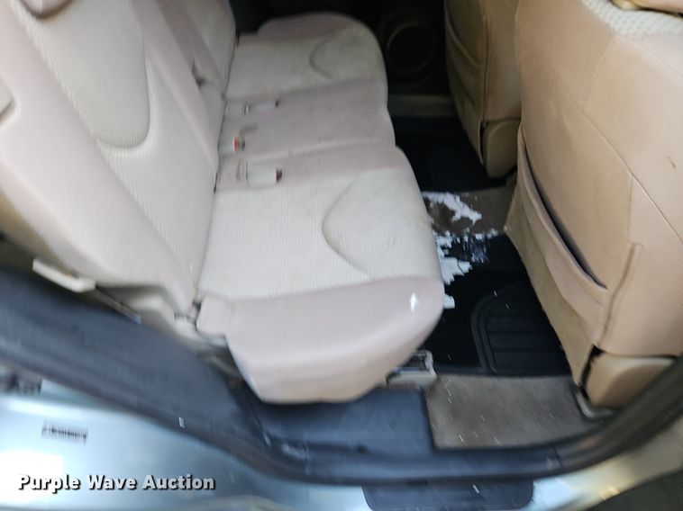 image for item LM9159 2006 Toyota RAV4  SUV