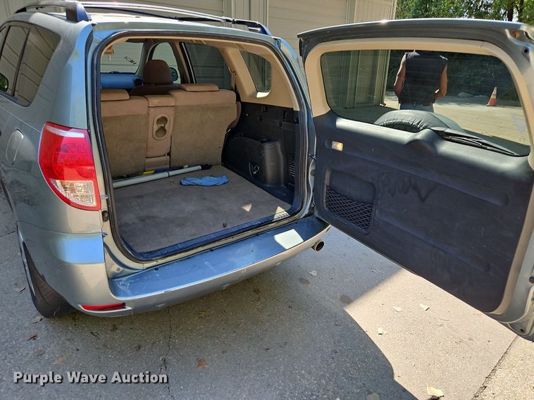 image for item LM9159 2006 Toyota RAV4  SUV