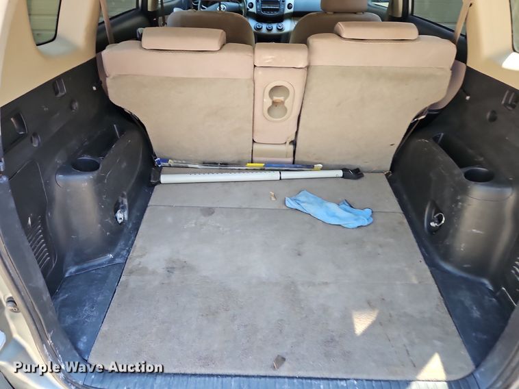 image for item LM9159 2006 Toyota RAV4  SUV